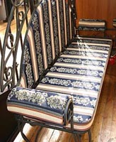 Пейки и дивани